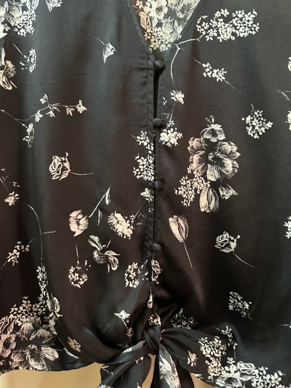 Cami NYC 100% Silk Floral Tie Front Blouse Medium Black Romantic Boho Top - Picture 4 of 10
